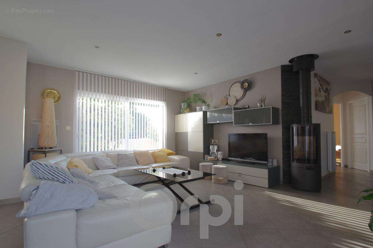 Maison à SAINT-ROGATIEN