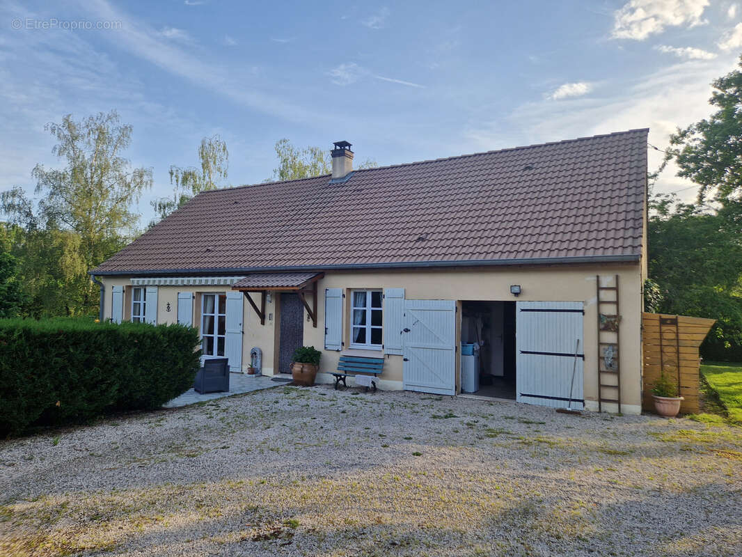 Maison à DRACY-SAINT-LOUP