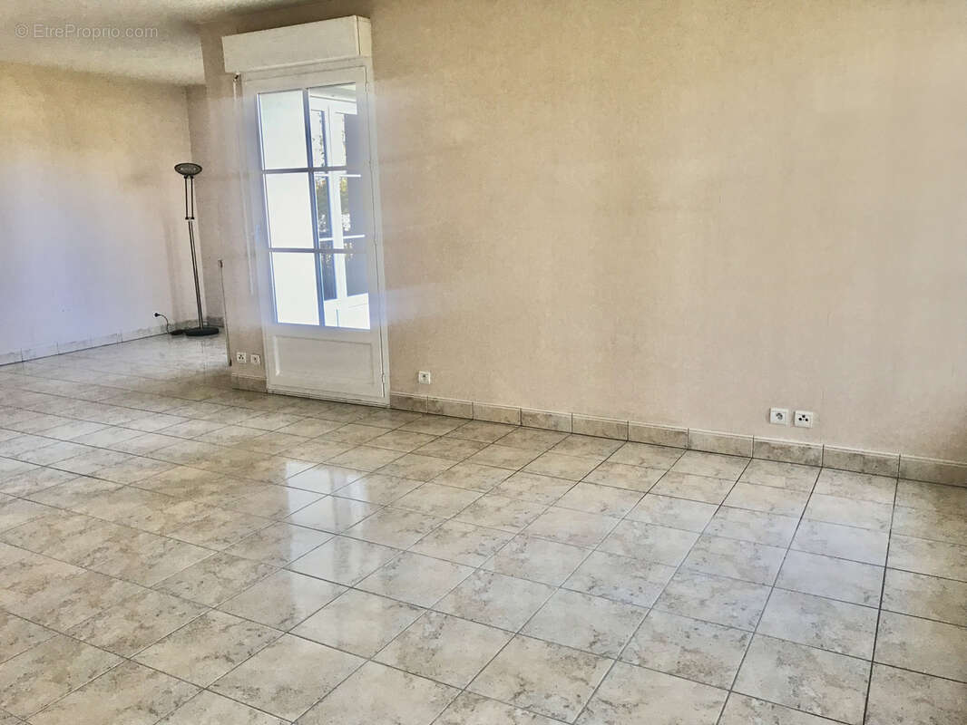 Appartement à SAINT-FARGEAU-PONTHIERRY