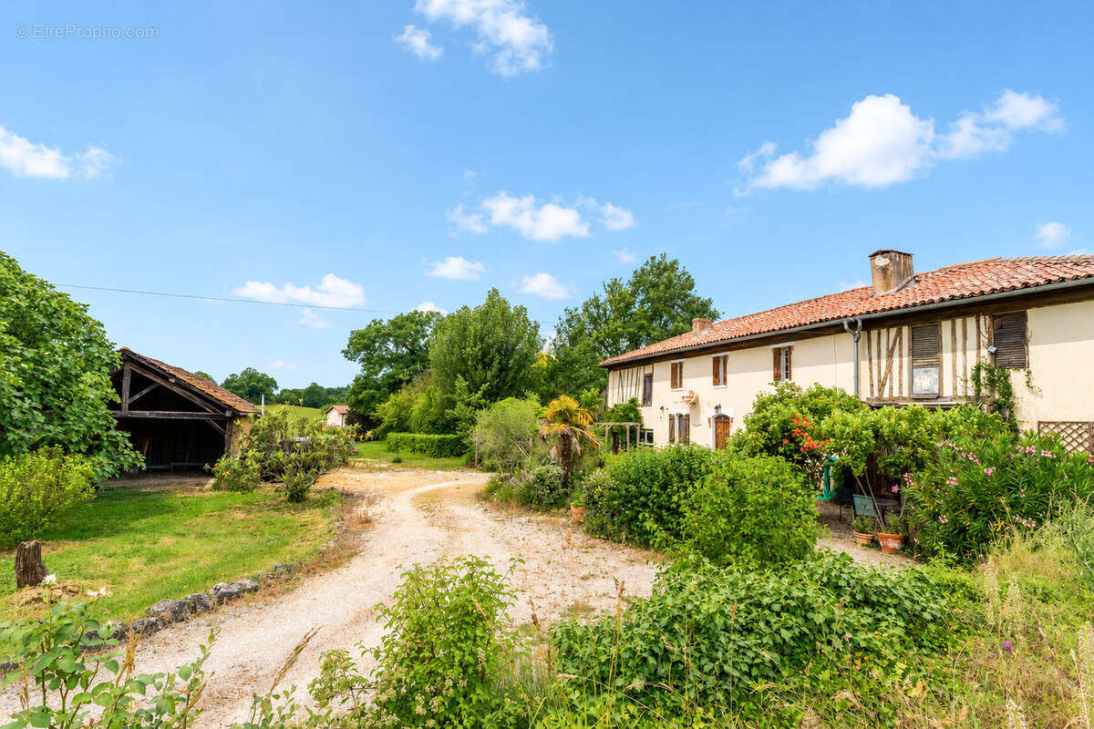 Maison à CHARLAS