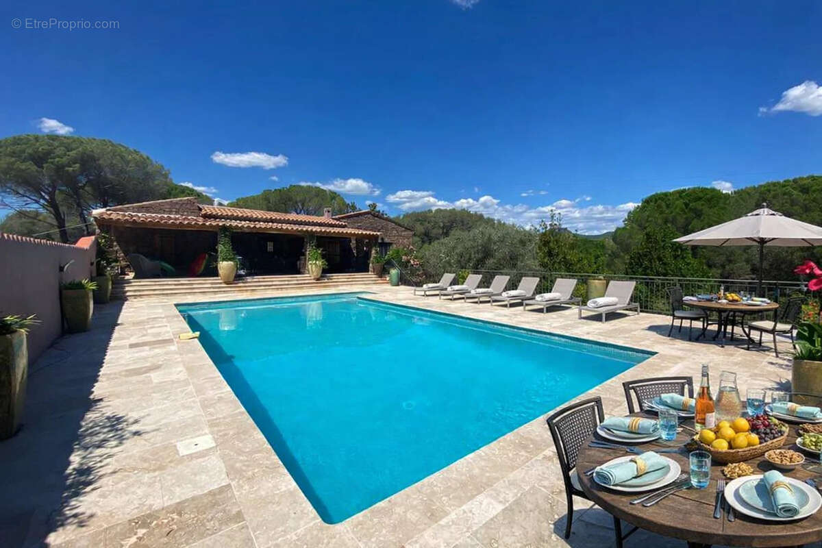 Maison à ROQUEBRUNE-SUR-ARGENS