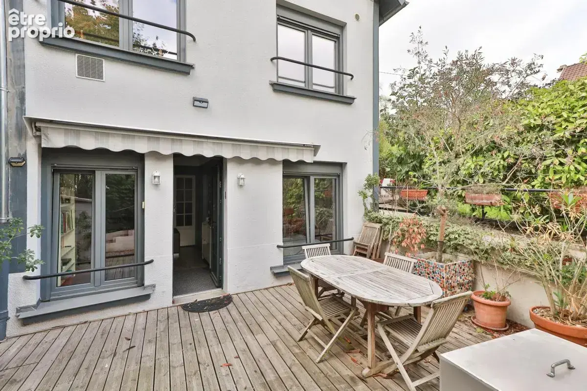 Maison de 6 pièces de 143 m² à Issy-les-Moulineaux - photo 1