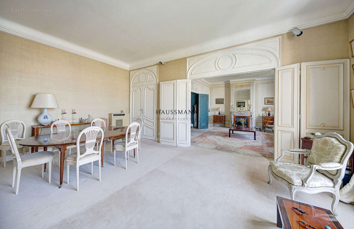 Appartement à PARIS-16E