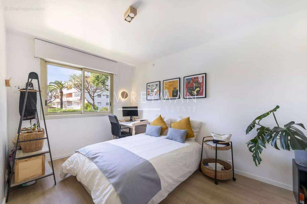 Appartement à SAINT-LAURENT-DU-VAR