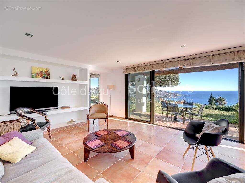 Villa contemporaine avec vue mer panoramique à vendre à Sainte-Maxime - photo 14