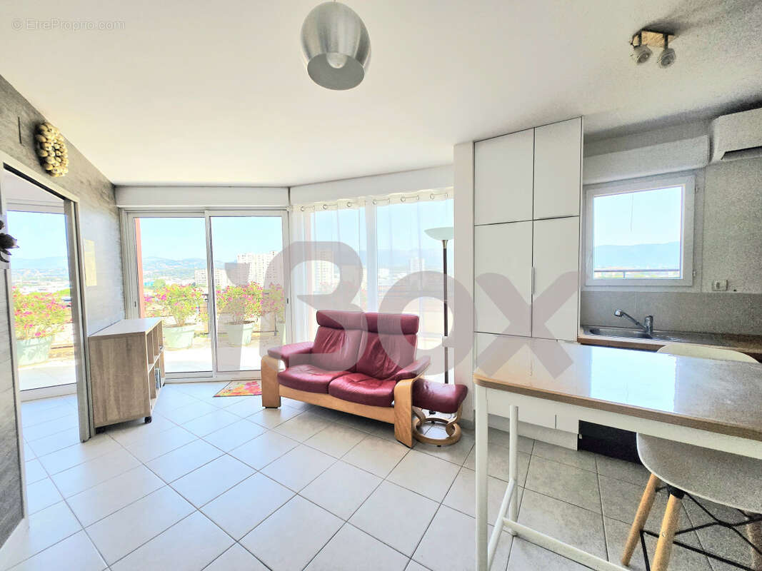 Appartement T2 en toit-terrasse avec jardin privatif   Châteaubanne - photo 19