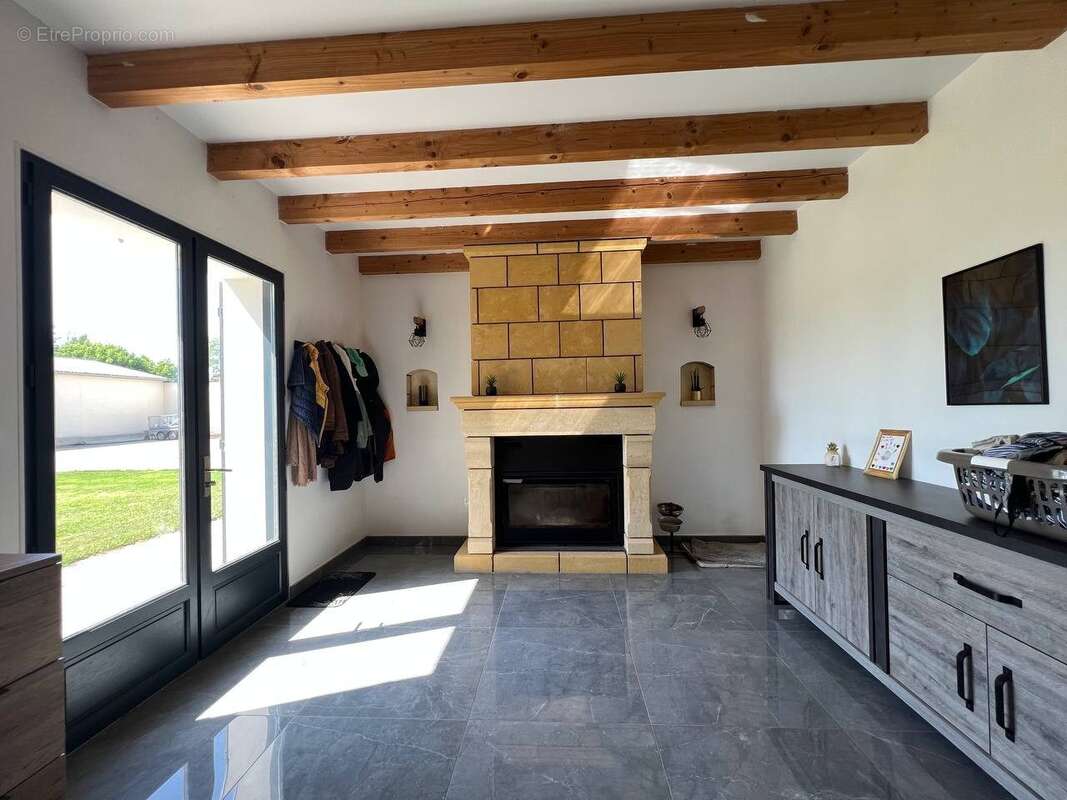 Maison à COURS-DE-PILE