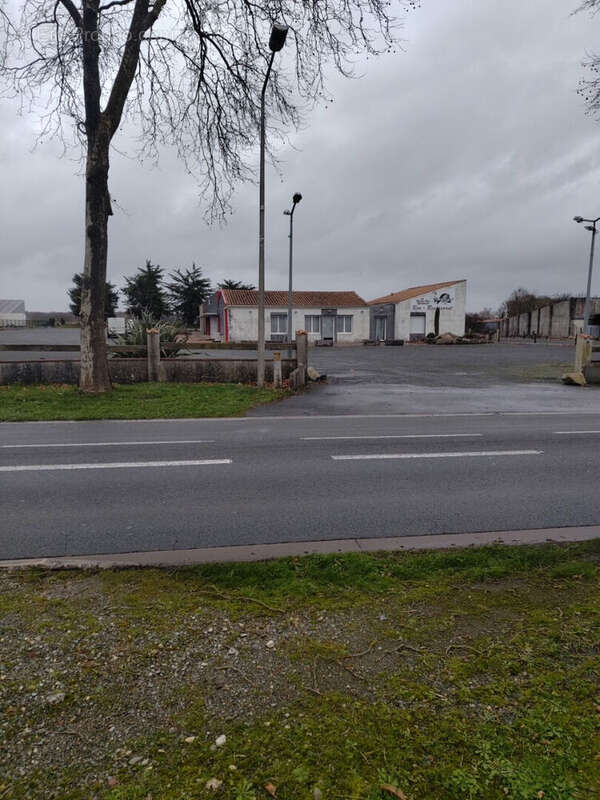 Commerce à BERNAY-SAINT-MARTIN