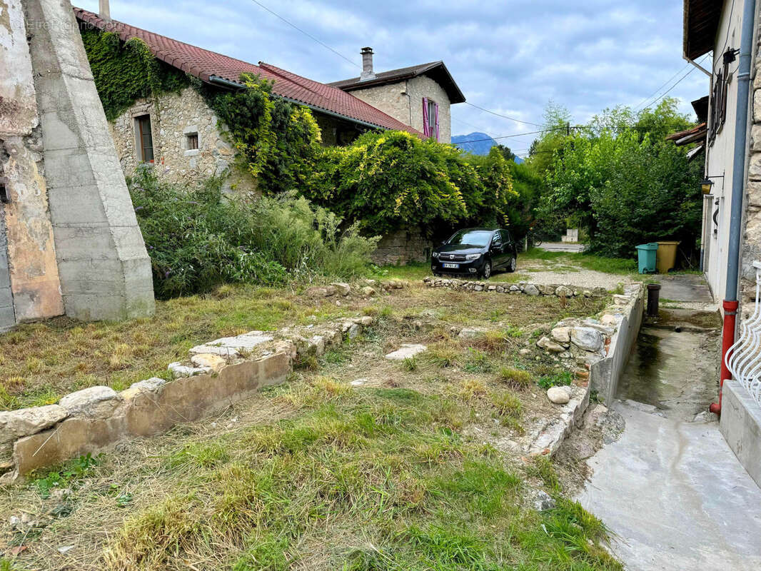 Terrain à CHAPAREILLAN