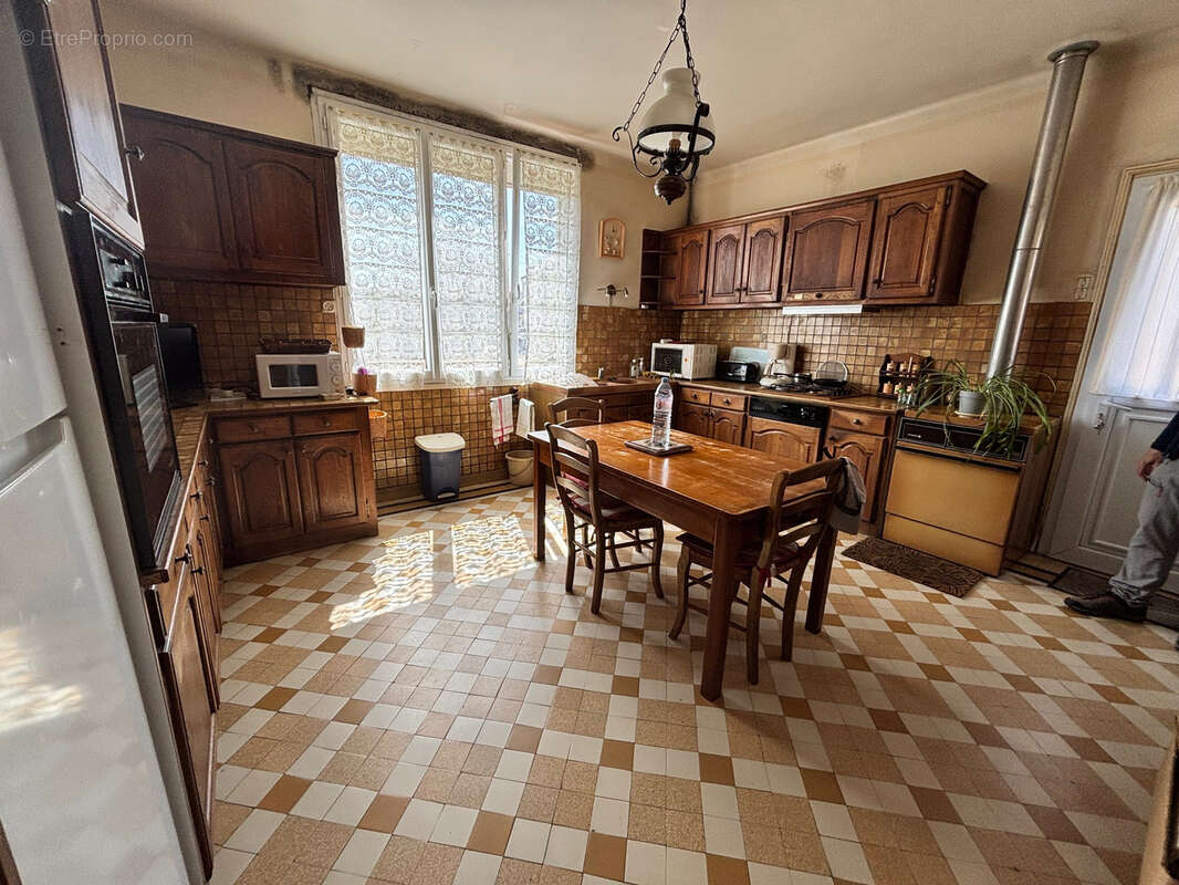 Grande propriété avec deux habitations, piscine et dépendances - photo 5