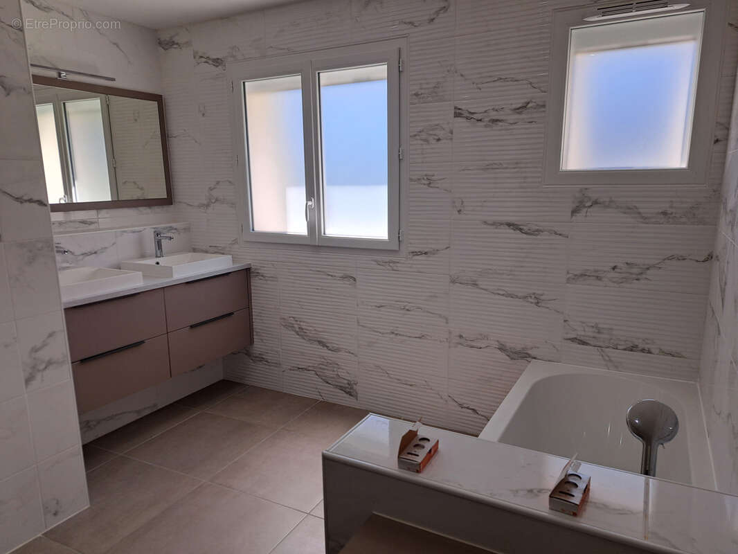 Maison à LE CHAMBON-SUR-LIGNON