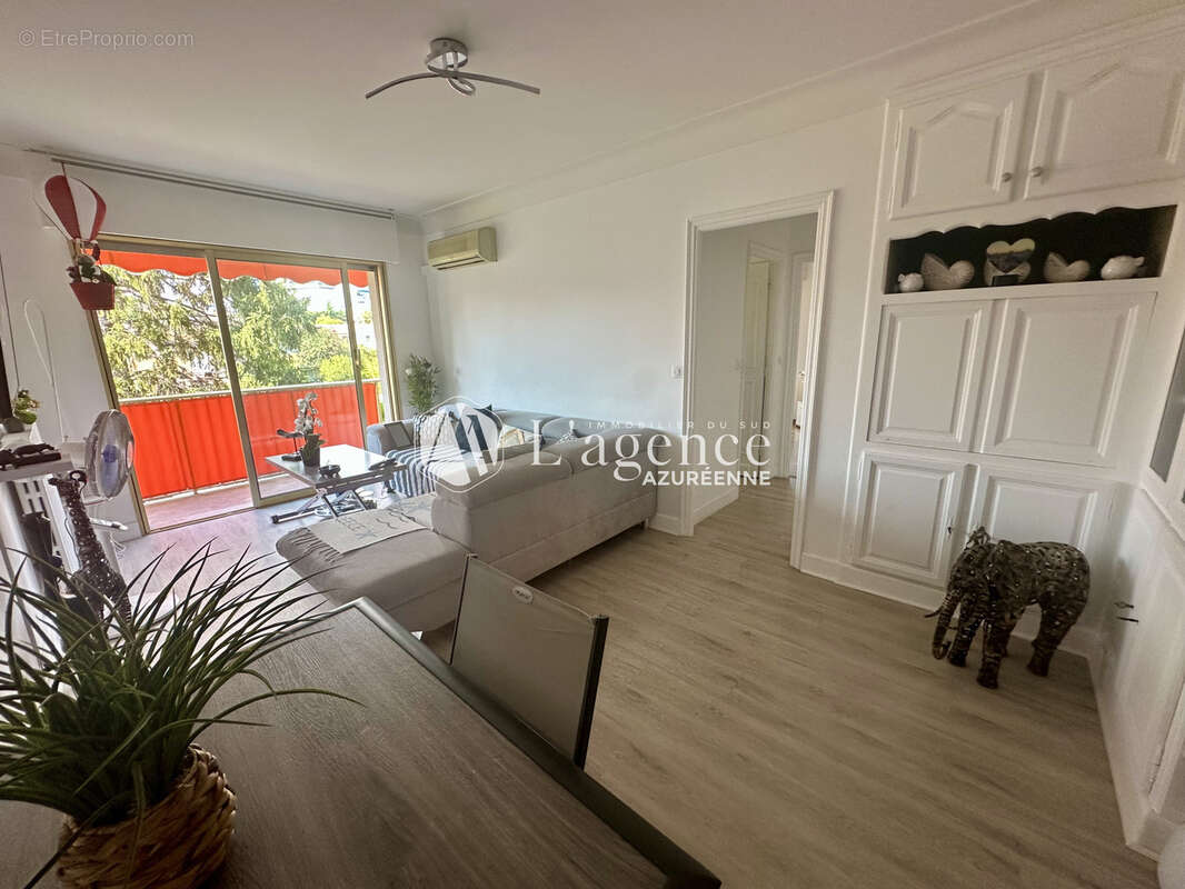 Appartement à SAINT-LAURENT-DU-VAR