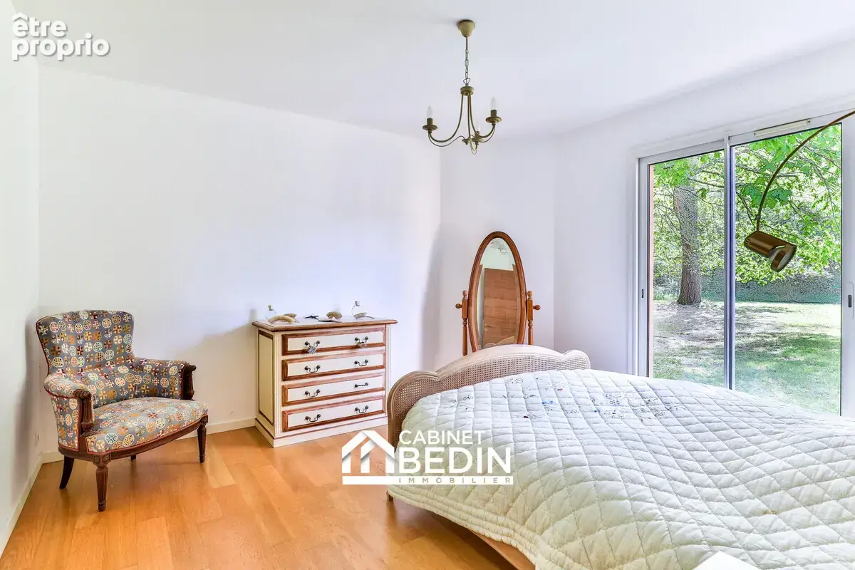 Maison 7 pièces 220 m² à vendre à Saint-Morillon (33650) - photo 4