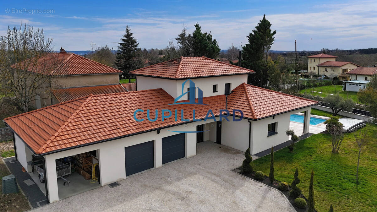 Maison à RENAISON