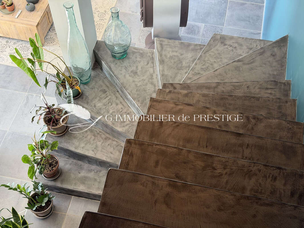 Maison à BEZAUDUN-SUR-BINE