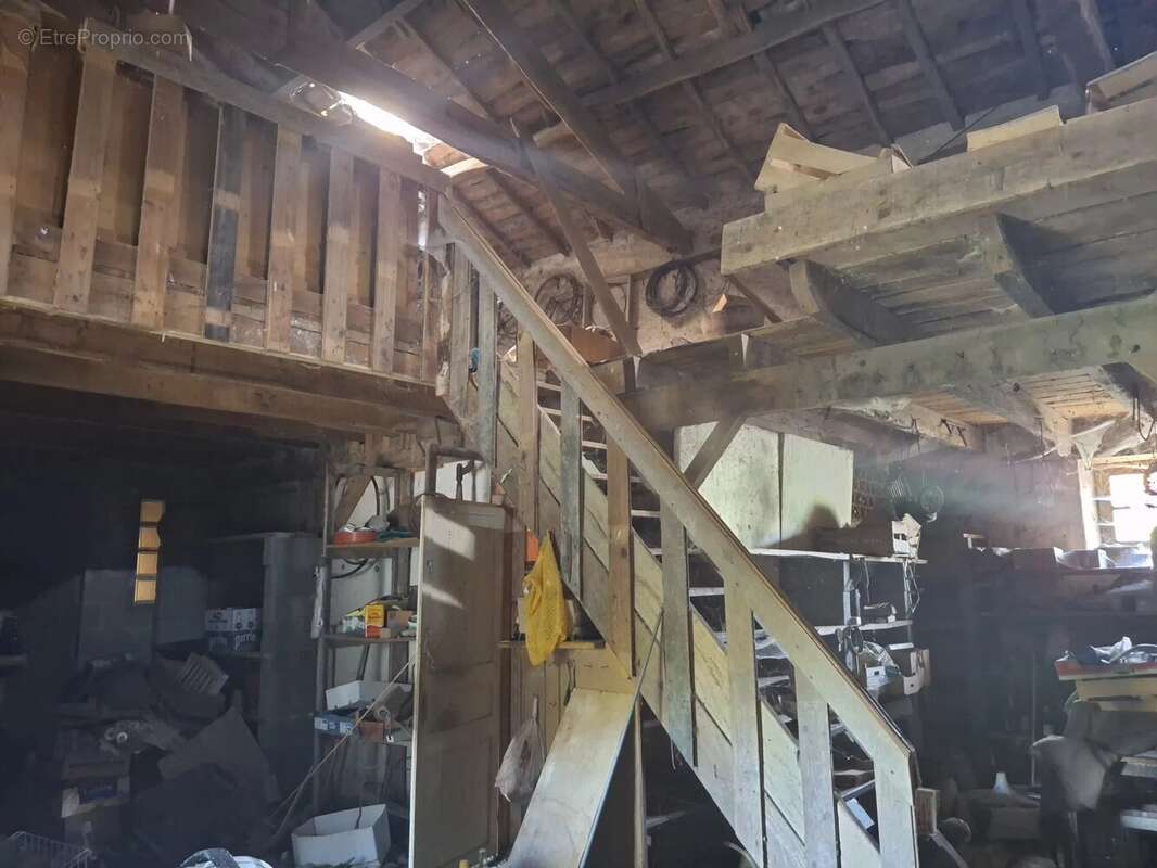 Charmante maison familiale de bonne taille à moderniser plus grange et autres dépendances - photo 16