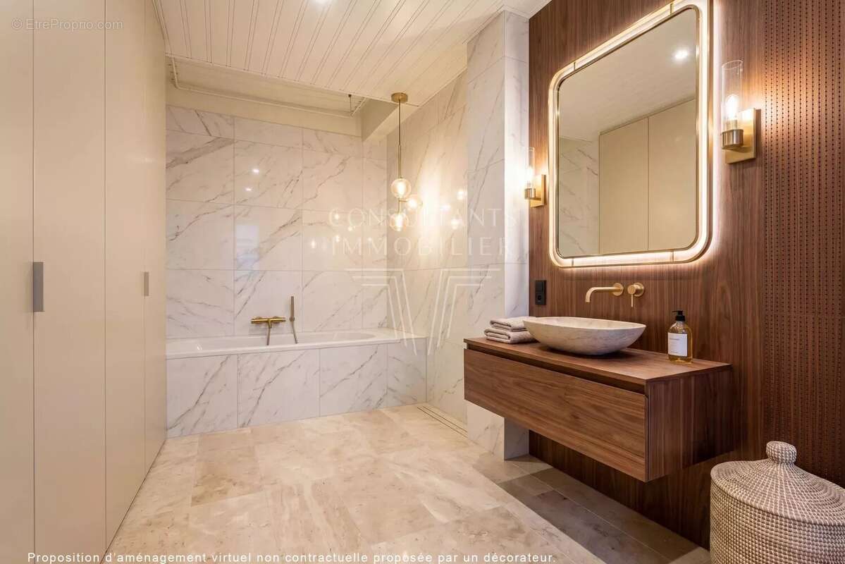Appartement à PARIS-16E