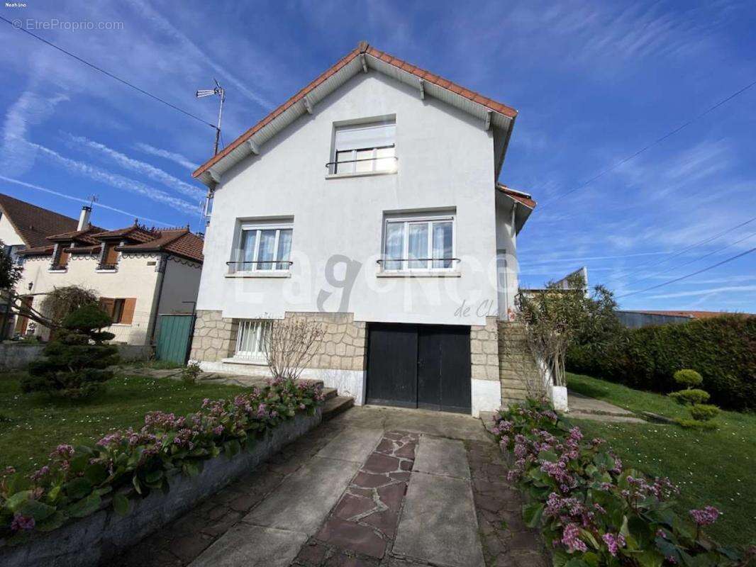 Maison à CLAYE-SOUILLY