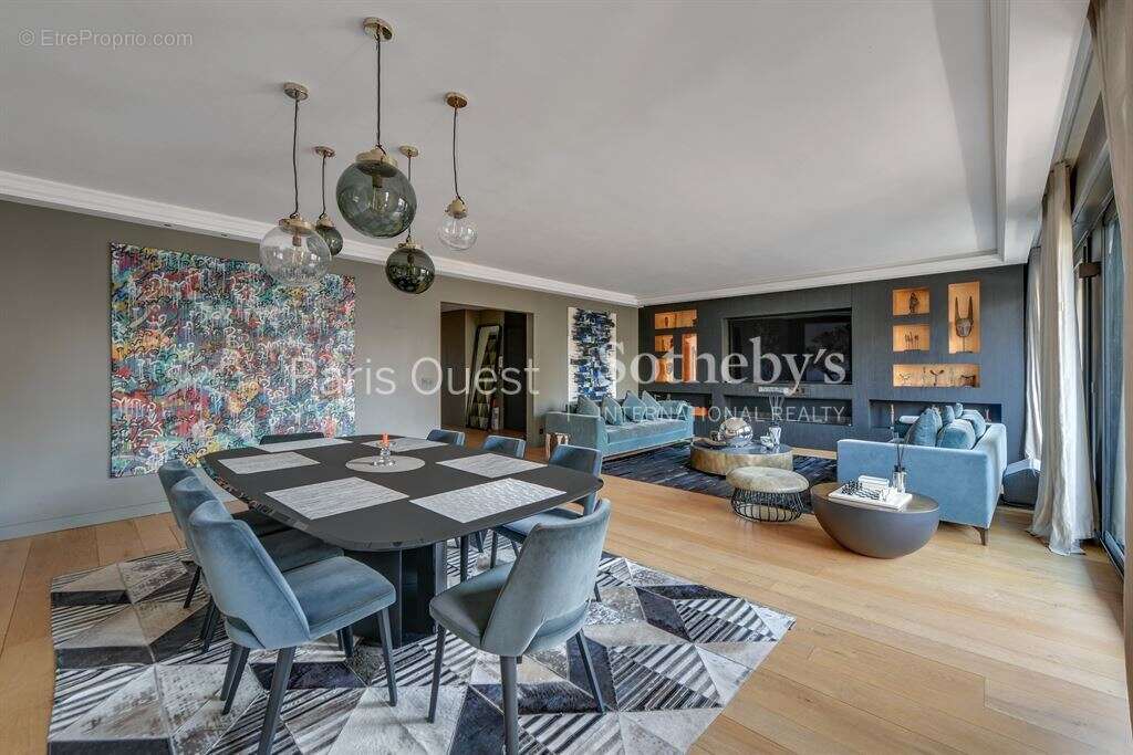 Appartement à PARIS-16E