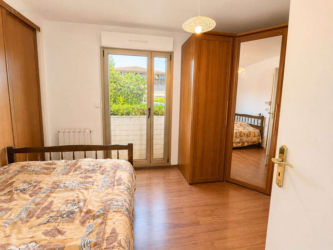 * Bord de Mer ** Appartement 3 pièces (77,17m²) ** Rez-de-chaussée + Parking  + Cellier** 83430 Saint Mandrier sur mer - photo 6
