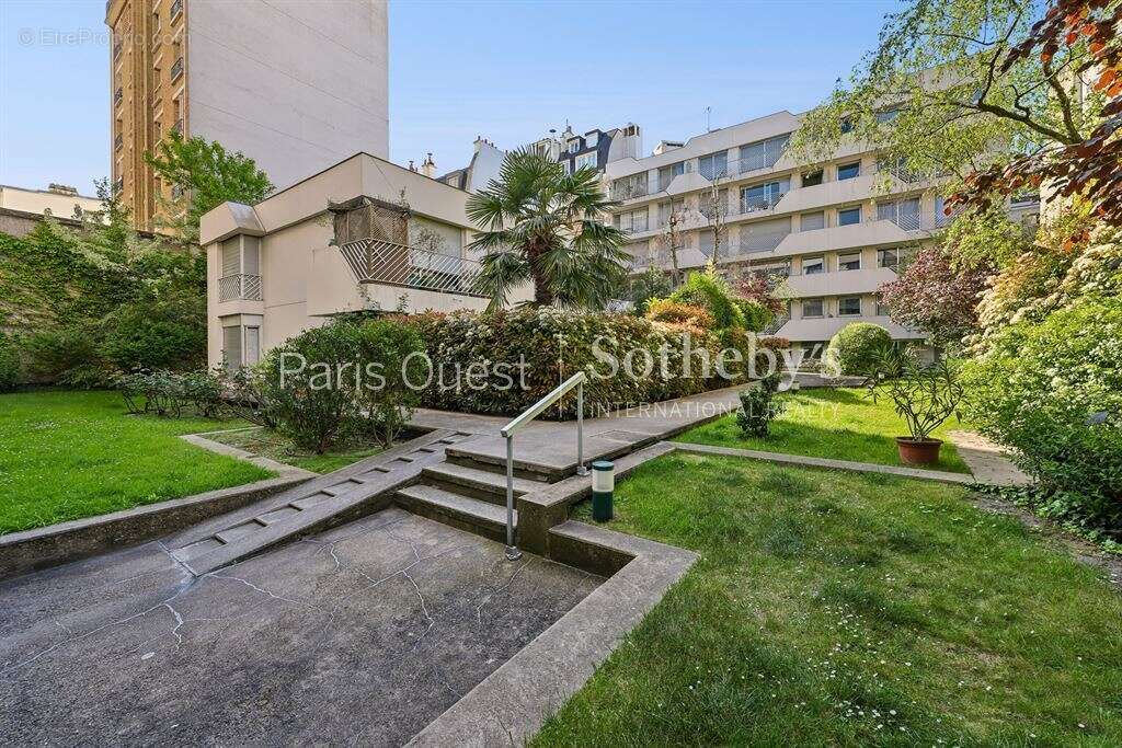 Appartement à NEUILLY-SUR-SEINE