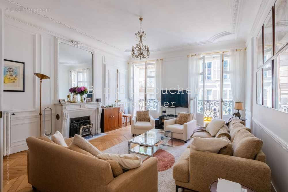 Appartement à PARIS-17E
