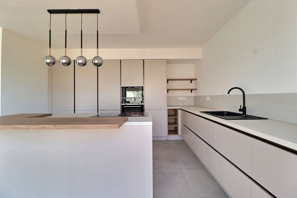 Maison à SAINT-BRES