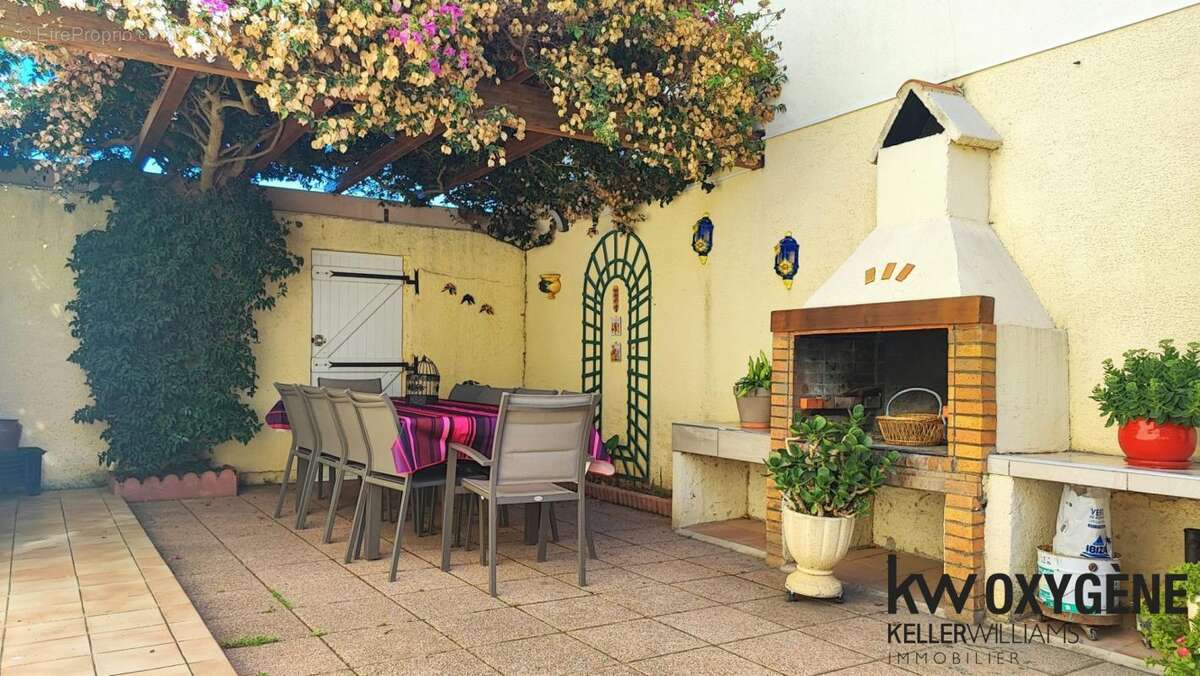 Maison à SAINT-LAURENT-DE-LA-SALANQUE