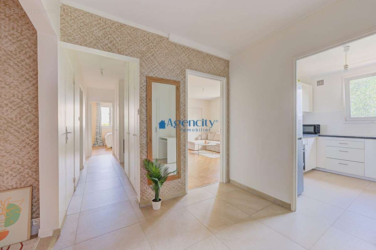 Appartement 80 m² à Noisy-Le-Grand  - photo 2