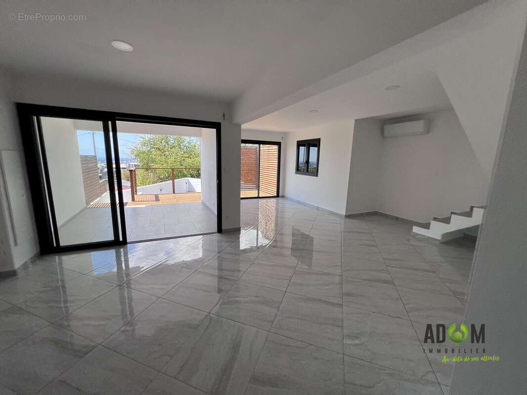 RDC - Séjour / Salon - Maison à LA POSSESSION