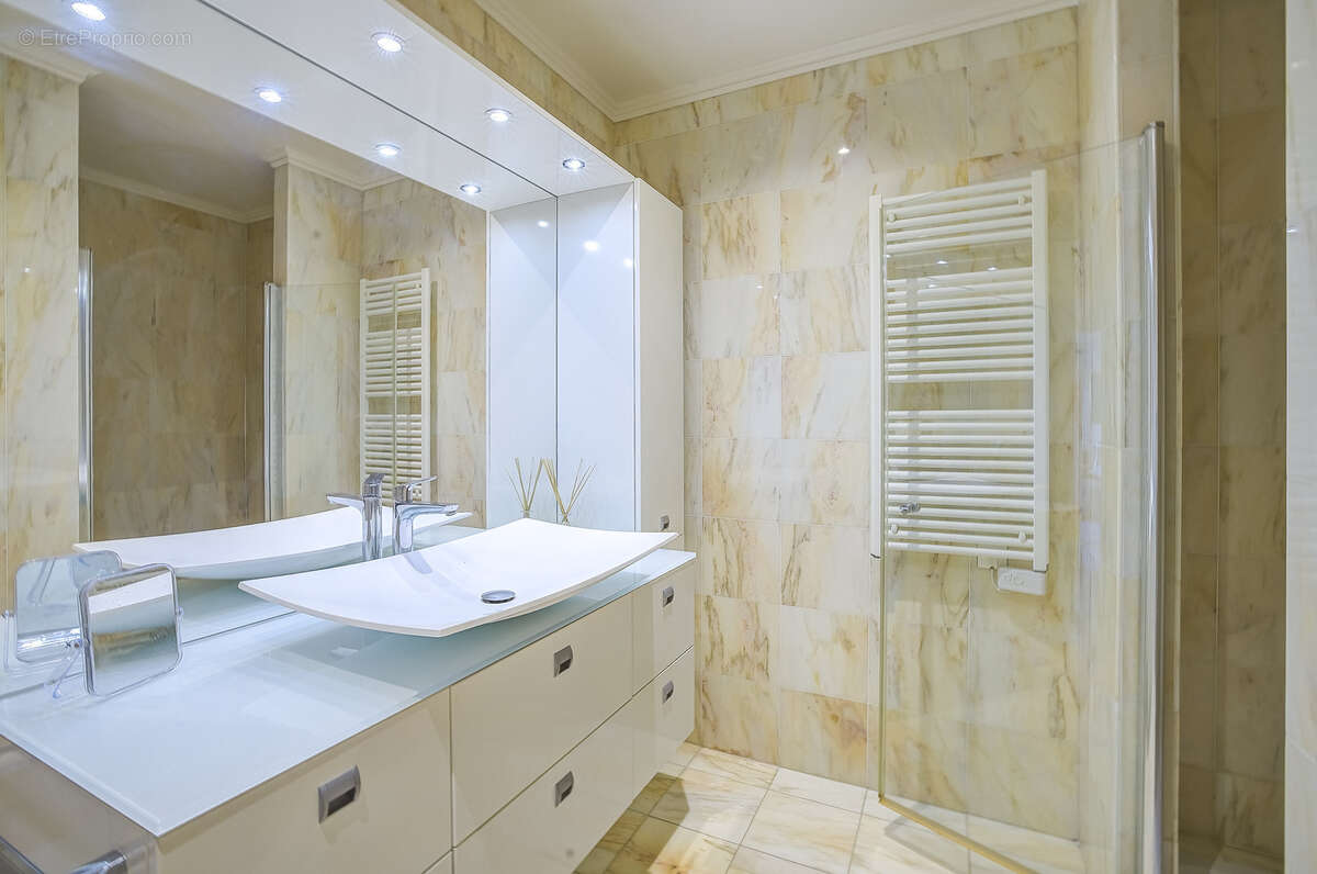 Appartement à ROQUEBRUNE-CAP-MARTIN