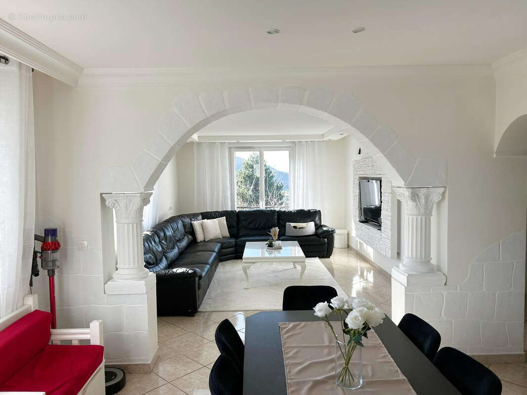 Appartement à VETRAZ-MONTHOUX