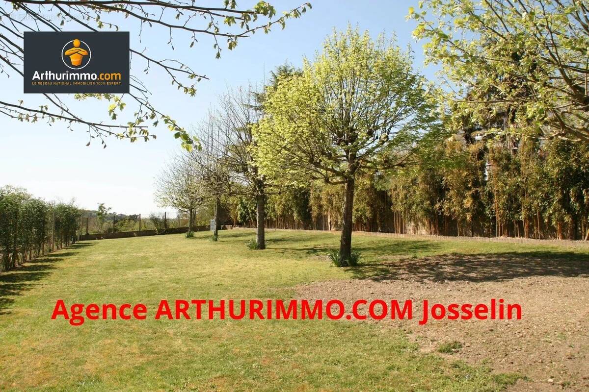 Terrain à JOSSELIN