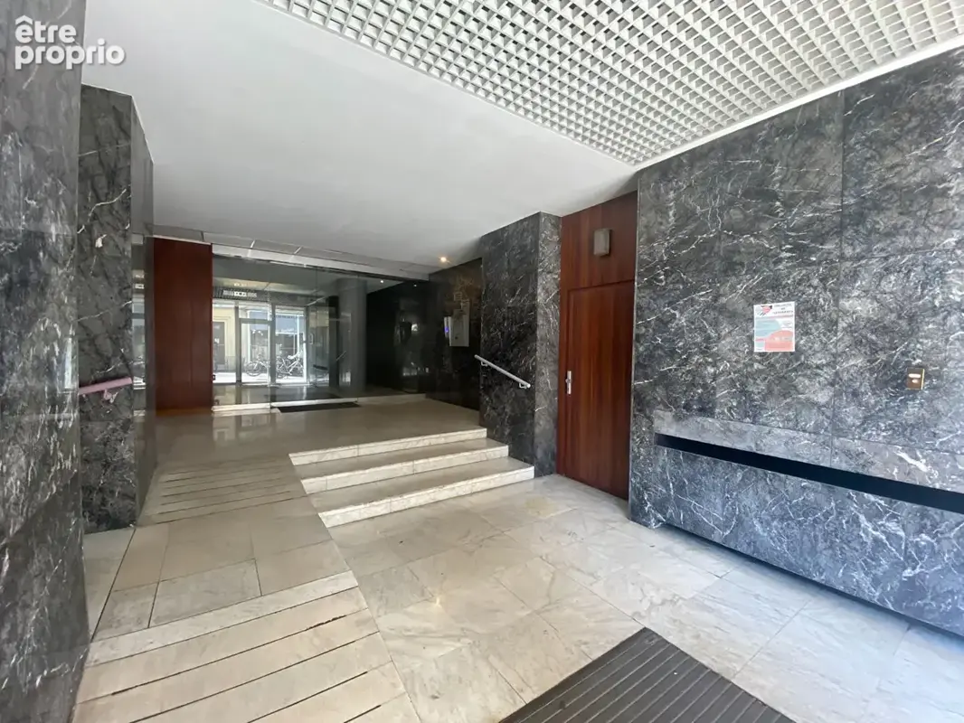 75015 - mairie -  2 pieces - 47.05 m² + parking & cave - vue tour eiffel - photo 6
