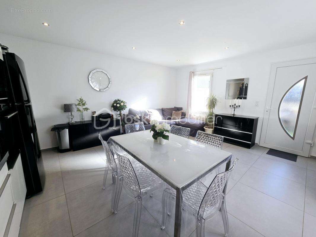 Appartement à VILLELAURE