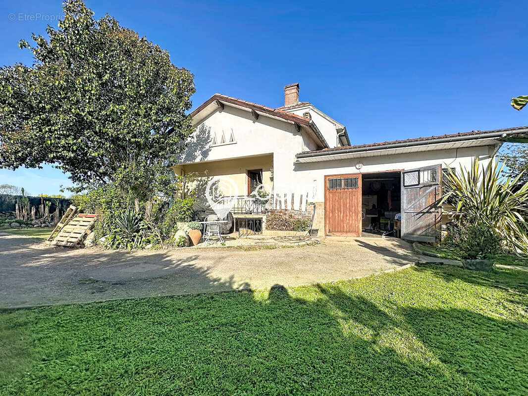 Maison à JUILLAN