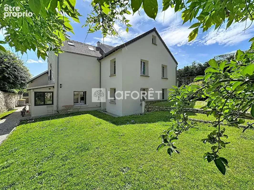 Maison 8 pièces 150 m² · à Triel-sur-Seine · 150 m² · 525 000 €