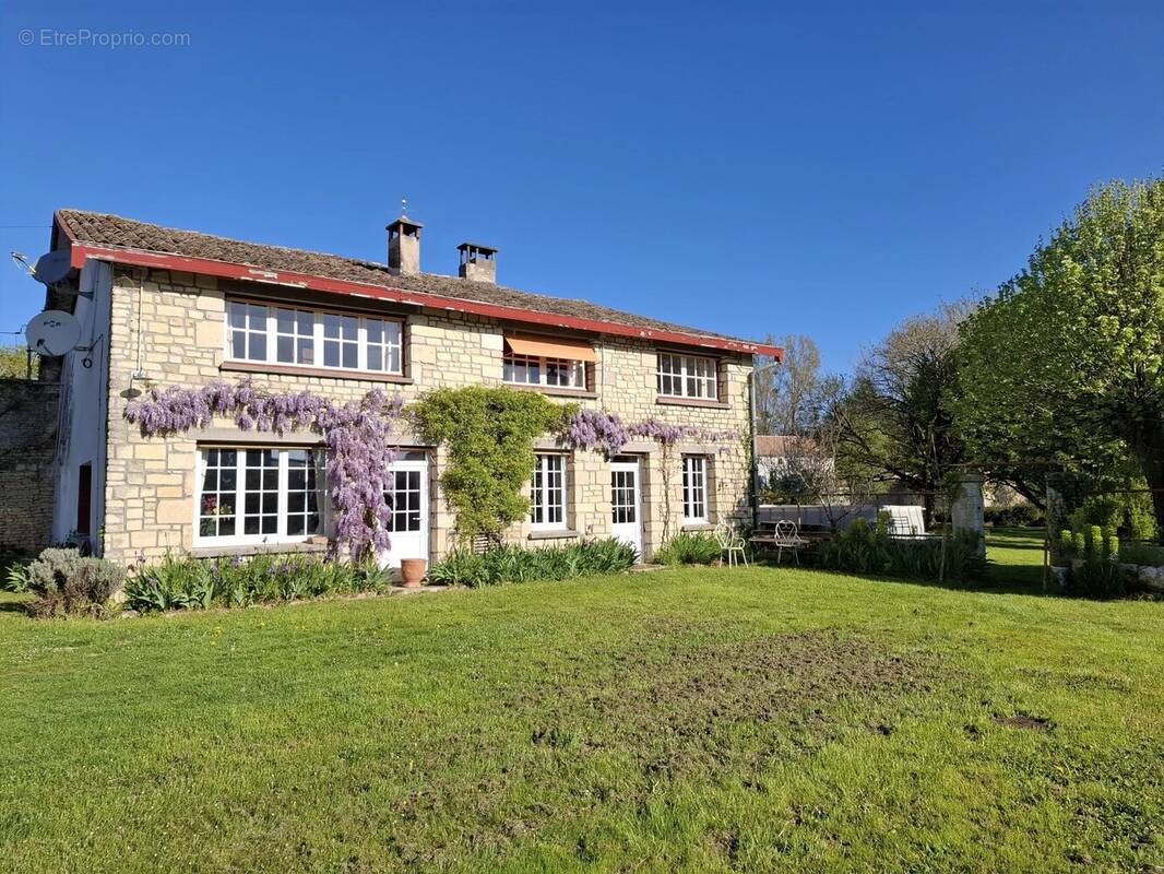 Maison à CHEF-BOUTONNE
