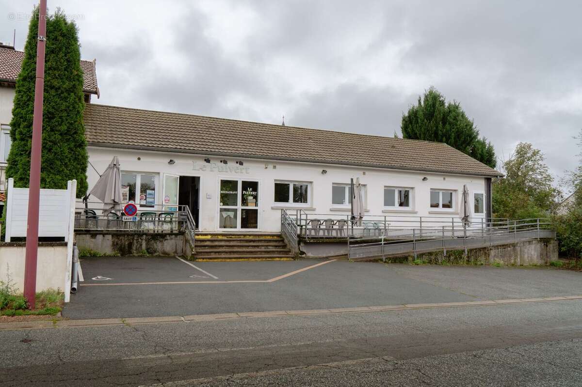 Commerce à PULVERIERES