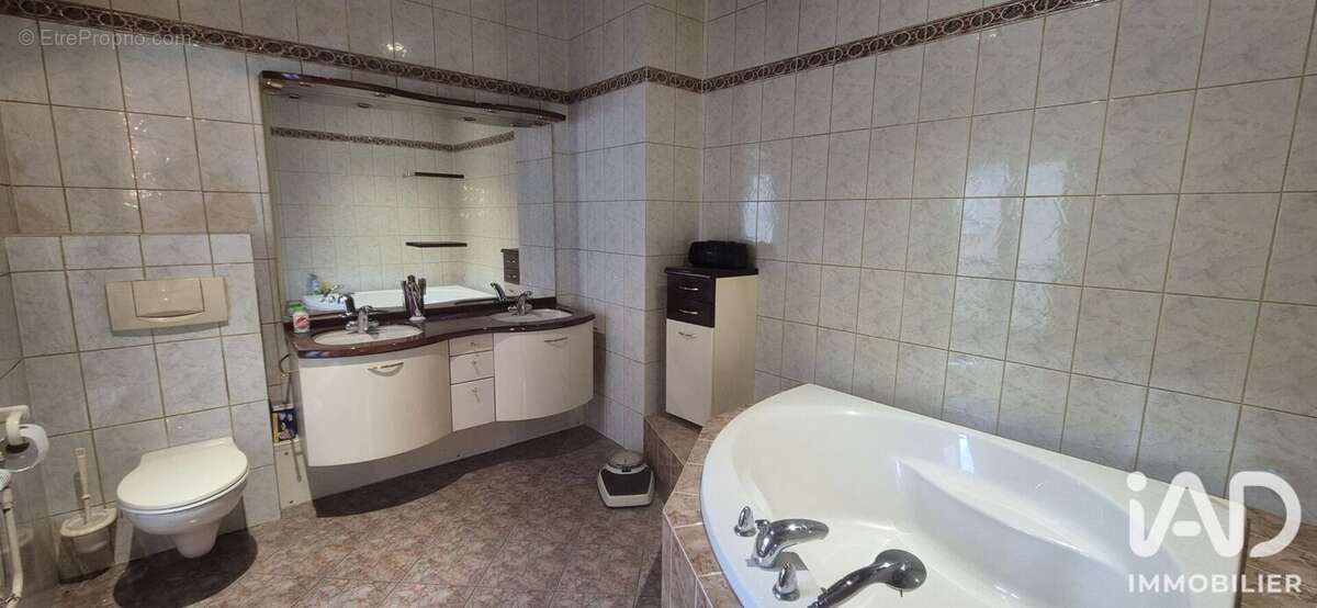Appartement 200 m² à La Mouille  - photo 7