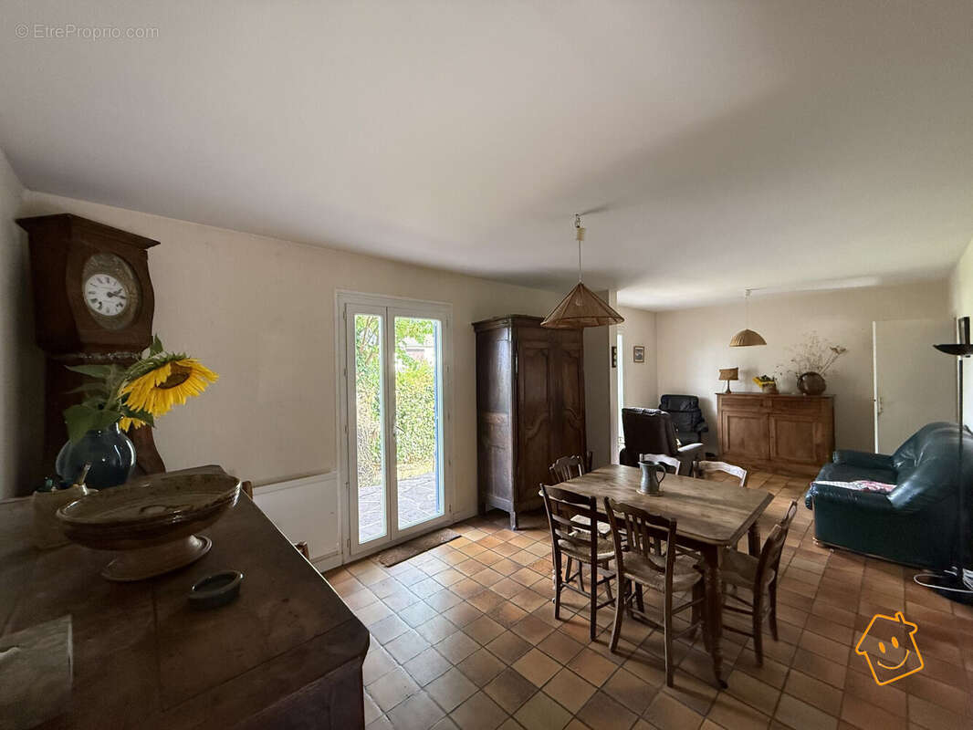 Maison 142 m² à Saint-Doulchard  - photo 4
