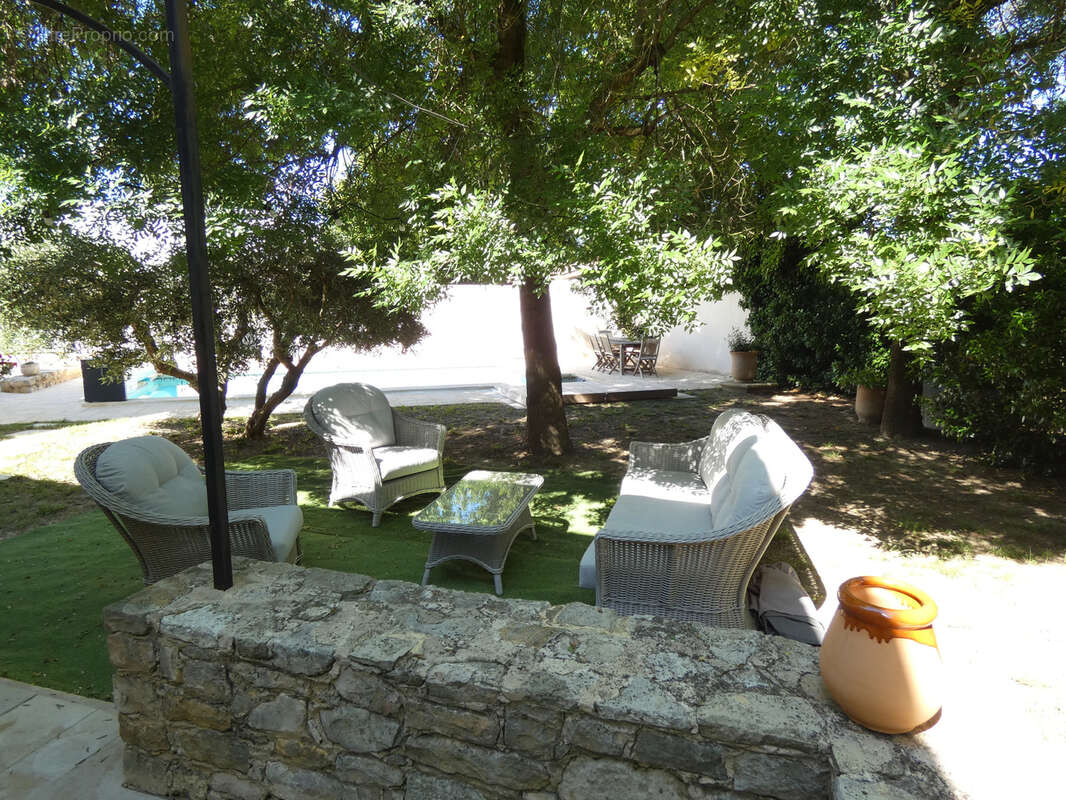 Maison à SAINT-CHAPTES