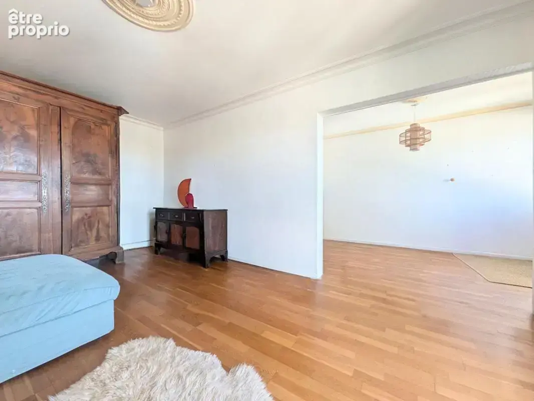 Appartement lumineux de 88 m² avec balcon, ascenseur et vue dégagée - photo 2