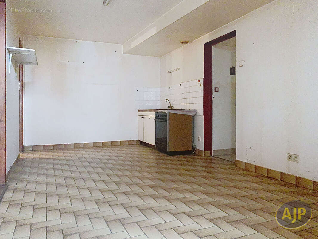 Maison à LE BOURG-D'IRE