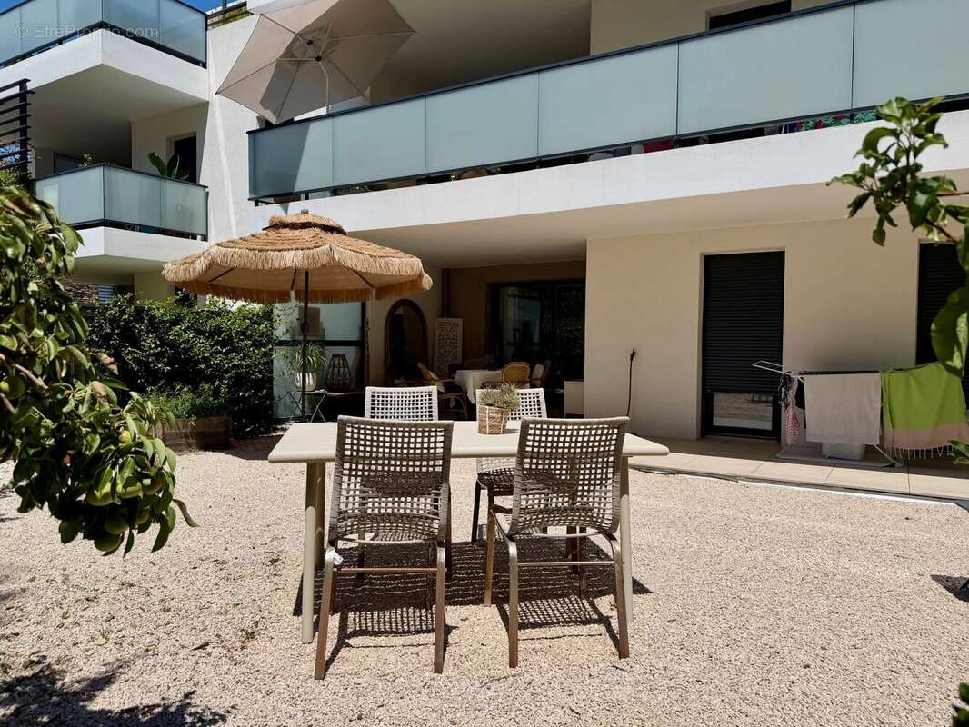 Appartement 59 m² à Saint-Cyr-Sur-Mer  - photo 4