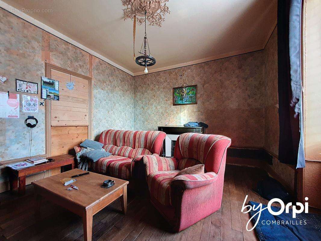 Maison à MONTEL-DE-GELAT