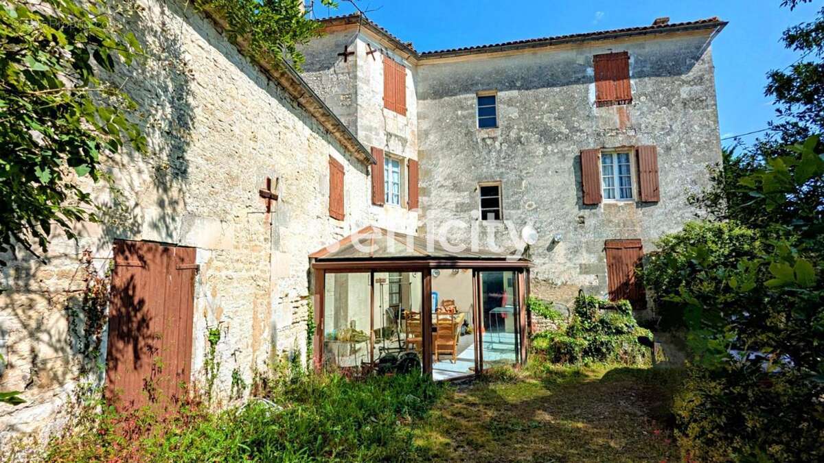 Maison à HIERSAC