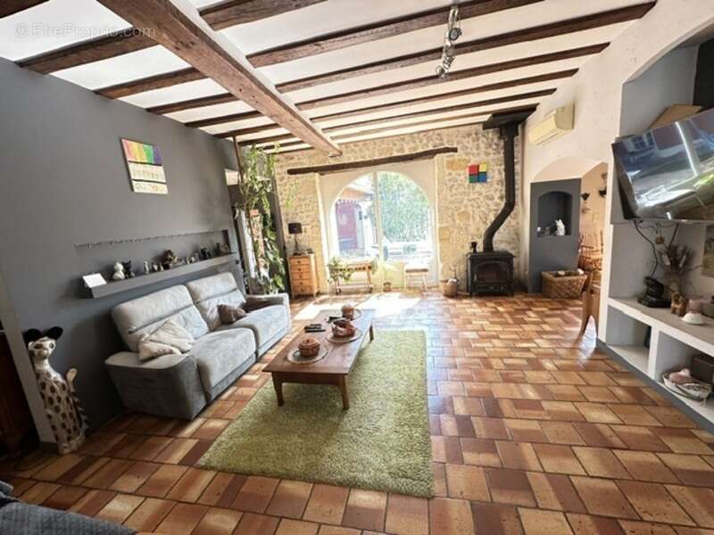 Maison à ROULLET-SAINT-ESTEPHE