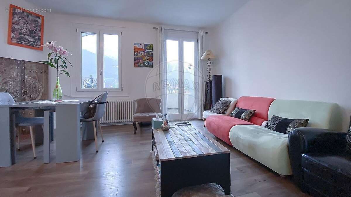 Appartement à ETREMBIERES