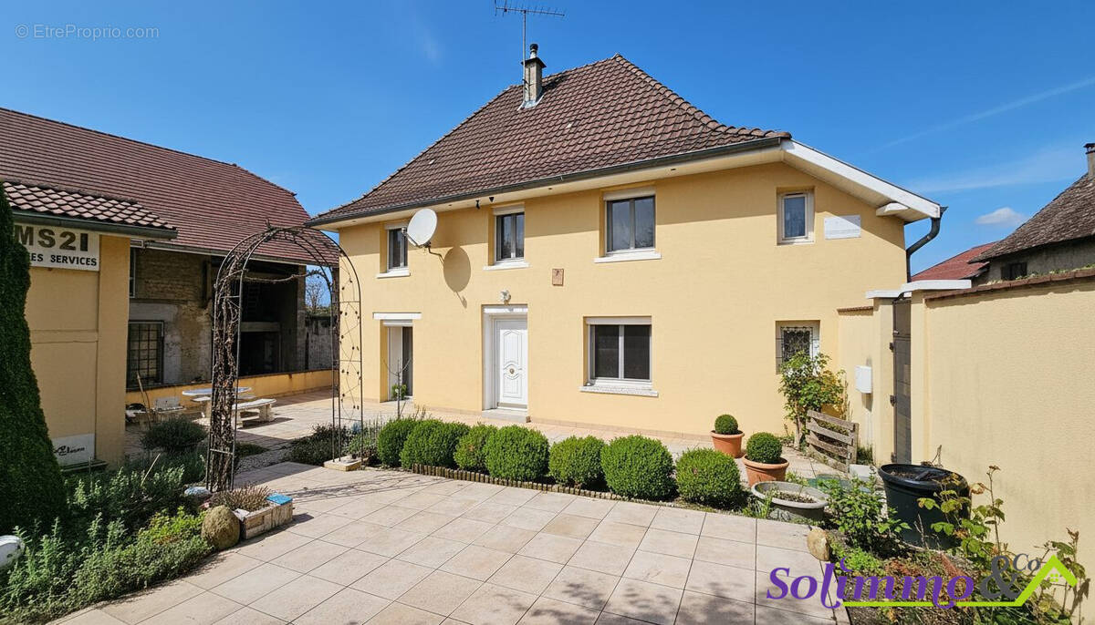 Maison à LES ABRETS